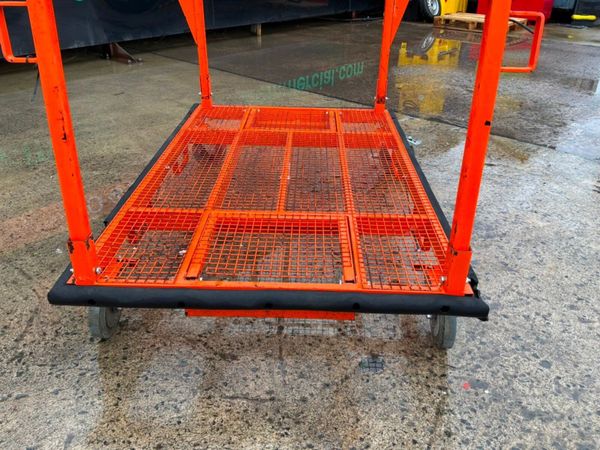 WHEELED MATERIAL TROLLEY..........997t. 384181370