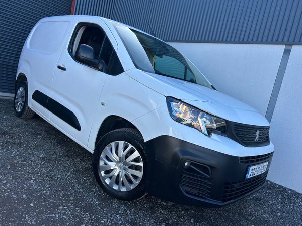 2020 Peugeot Partner ‘Professional 136km 384183246