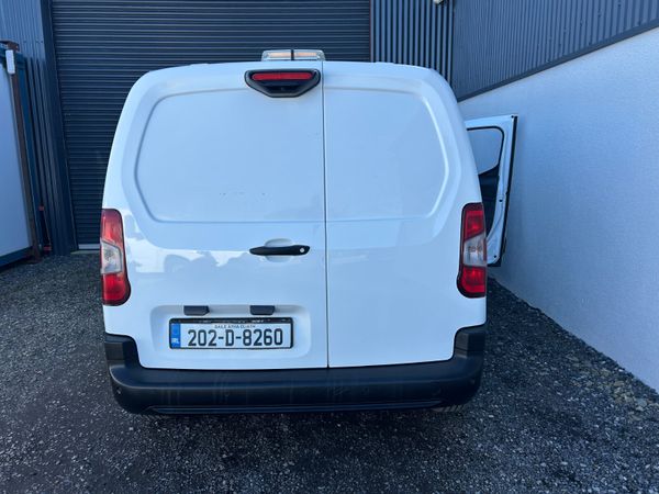 2020 Peugeot Partner ‘Professional 136km 384183247