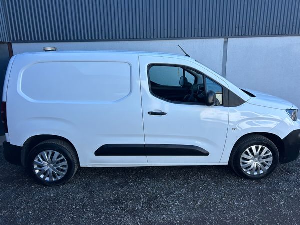 2020 Peugeot Partner ‘Professional 136km 384183249