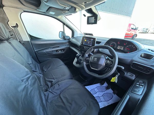 2020 Peugeot Partner ‘Professional 136km 384183253