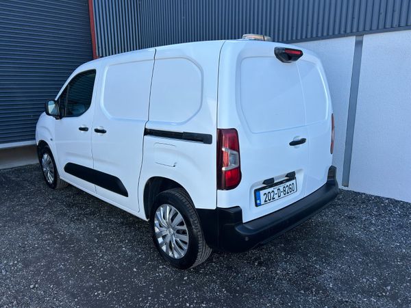 2020 Peugeot Partner ‘Professional 136km 384183254