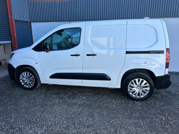 2020 Peugeot Partner ‘Professional 136km 384183256