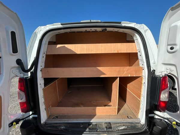 2020 Peugeot Partner ‘Professional 136km 384183259