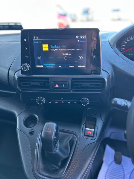 2020 Peugeot Partner ‘Professional 136km 384183261