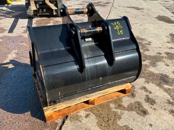 UNUSED 48 STRICKLAND BUCKET.....65mm PINS. 384111889