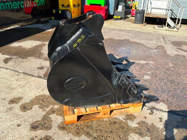 UNUSED 48 STRICKLAND BUCKET.....65mm PINS. 384111902