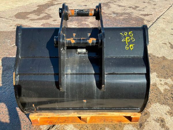 UNUSED 48 STRICKLAND BUCKET.....65mm PINS. 384111907