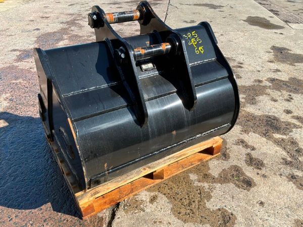 UNUSED 48 STRICKLAND BUCKET.....65mm PINS. 384111910