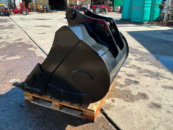 UNUSED 48 STRICKLAND BUCKET.....65mm PINS. 384111912