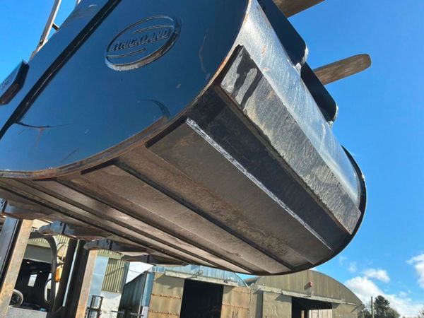 UNUSED 48 STRICKLAND BUCKET.....65mm PINS. 384111917