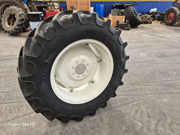 Wheels and tyres 384116069