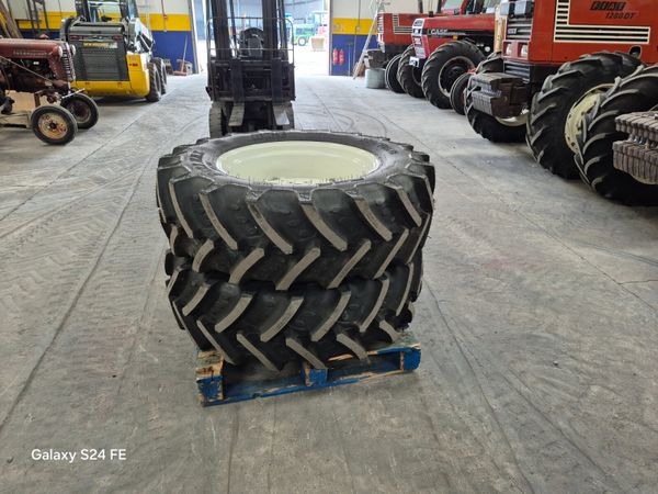 Wheels and tyres 384116082