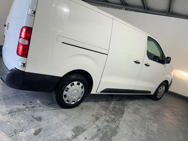 Opel Vivaro 2020 384298780