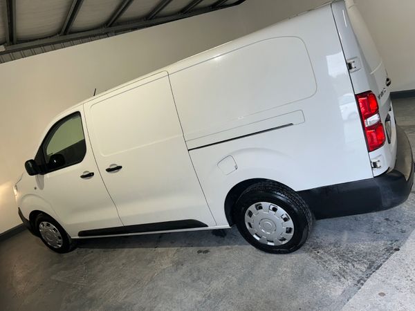 Opel Vivaro 2020 384298783