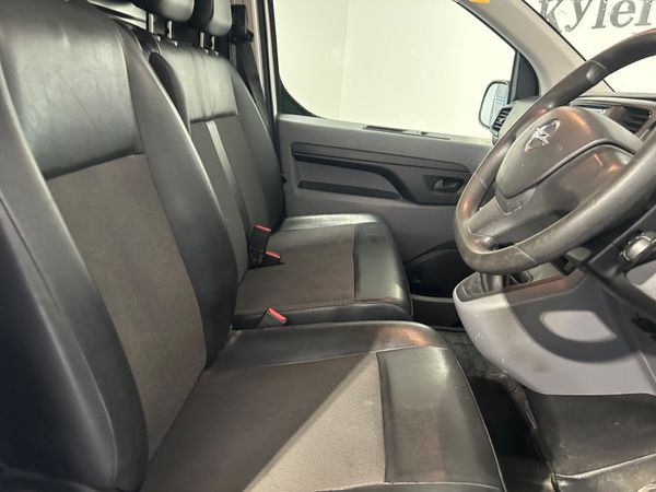 Opel Vivaro 2020 384298794