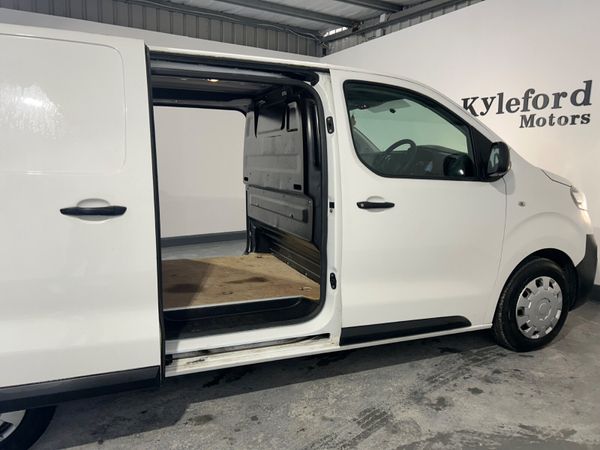 Opel Vivaro 2020 384298795