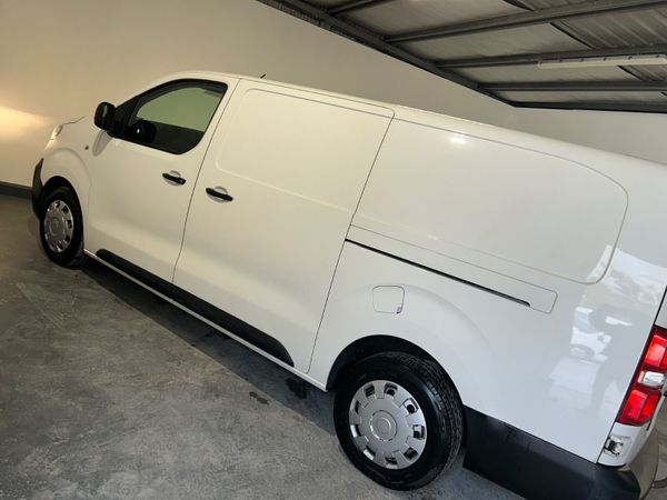 Opel Vivaro 2020 384298796