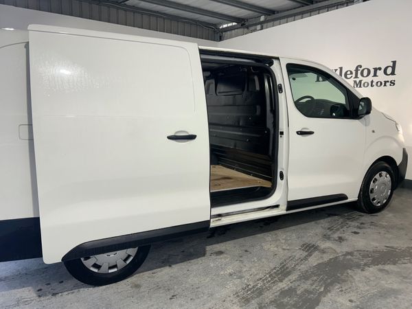 Opel Vivaro 2020 384298804