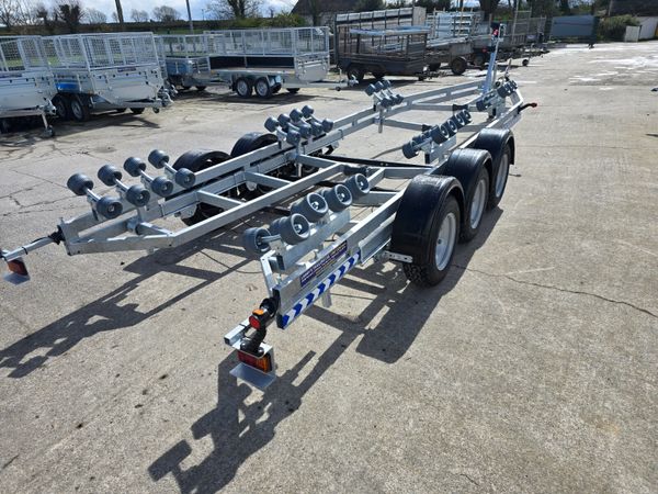 V shape boat trailer 384222945