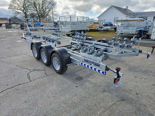V shape boat trailer 384222946