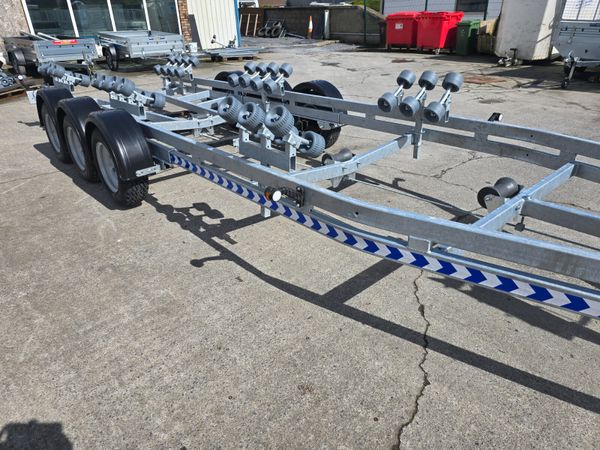 V shape boat trailer 384222948