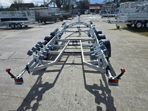 V shape boat trailer 384222949