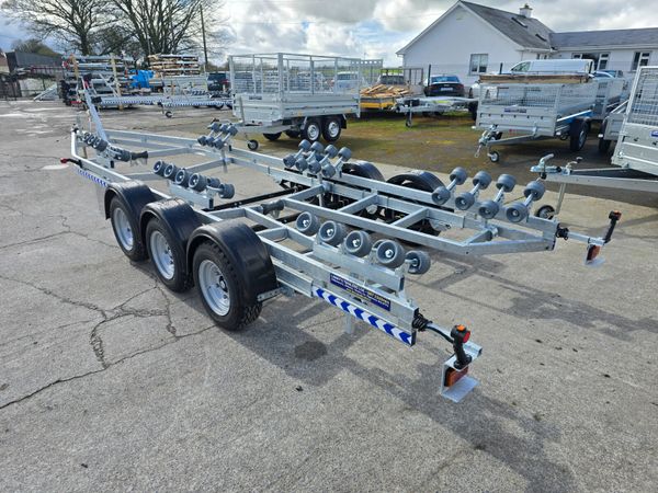 V shape boat trailer 384222951