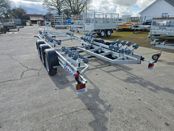 V shape boat trailer 384222952