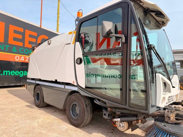 2019 JOHNSTON CITY ROAD SWEEPER...2,500 hours 384352390