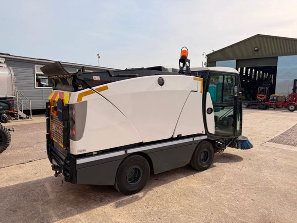 2019 JOHNSTON CITY ROAD SWEEPER...2,500 hours 384352391