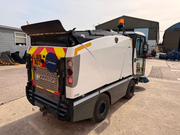 2019 JOHNSTON CITY ROAD SWEEPER...2,500 hours 384352393