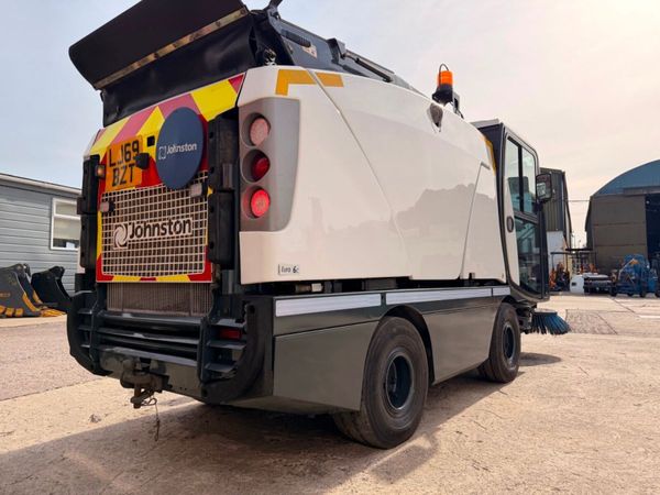 2019 JOHNSTON CITY ROAD SWEEPER...2,500 hours 384352394