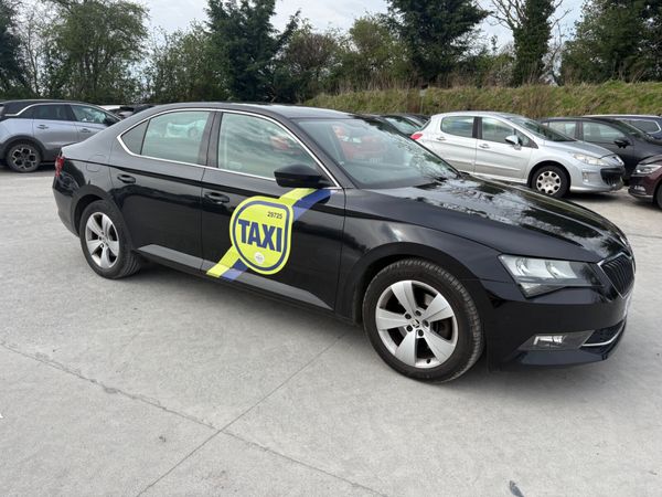 2016 Skoda Supurb *For Parts* 384381074