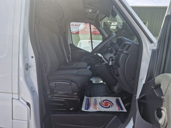 Renault Master 2023 384466031