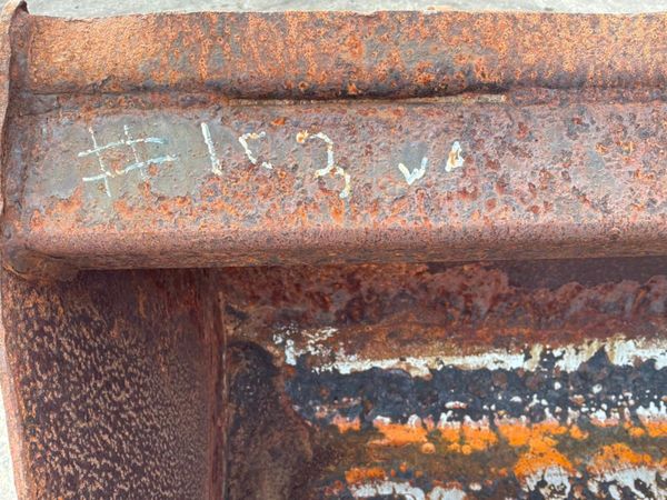 56" MANITOU TELEPORTER LOADER BUCKET....153w. 384486043