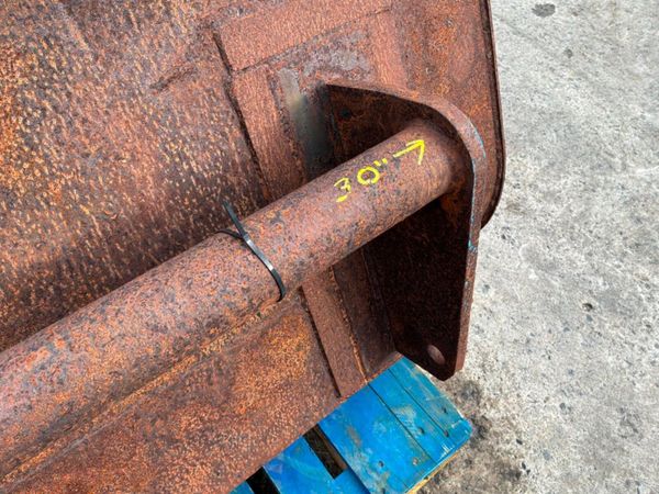 56" MANITOU TELEPORTER LOADER BUCKET....153w. 384486088