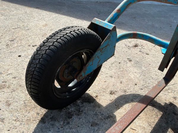 ROUGH TERRAIN PALLET TRUCK.....796. 384568782
