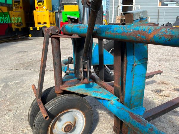 ROUGH TERRAIN PALLET TRUCK.....796. 384568785