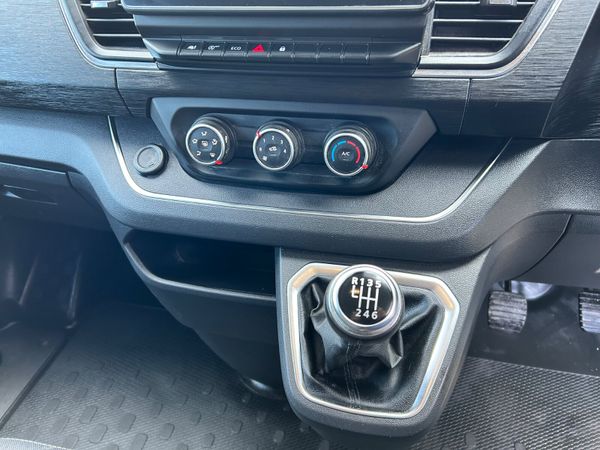 RENAULT TRAFFIC SPORT 2.0DCI LWB NO VAT 384768715