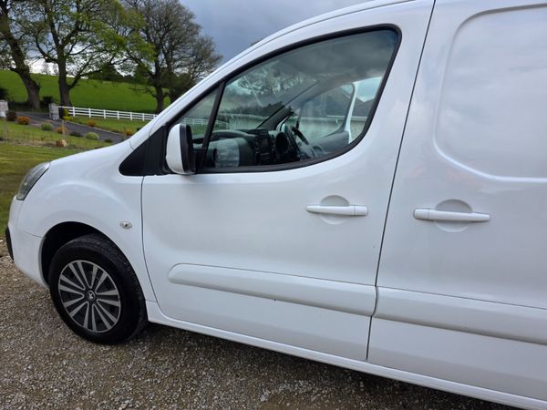 2018 Peugeot Partner Active 384772740