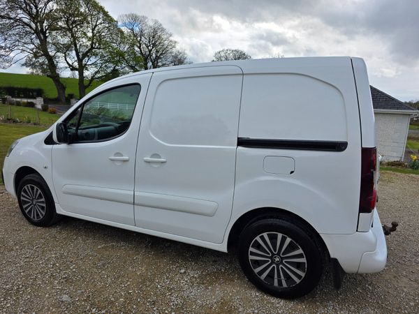 2018 Peugeot Partner Active 384772743