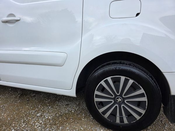 2018 Peugeot Partner Active 384772744