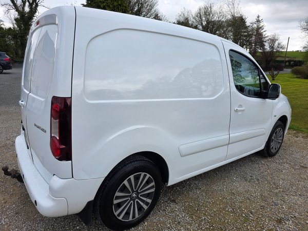 2018 Peugeot Partner Active 384772747