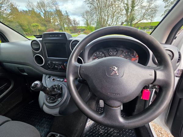 2018 Peugeot Partner Active 384772748