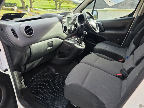 2018 Peugeot Partner Active 384772754