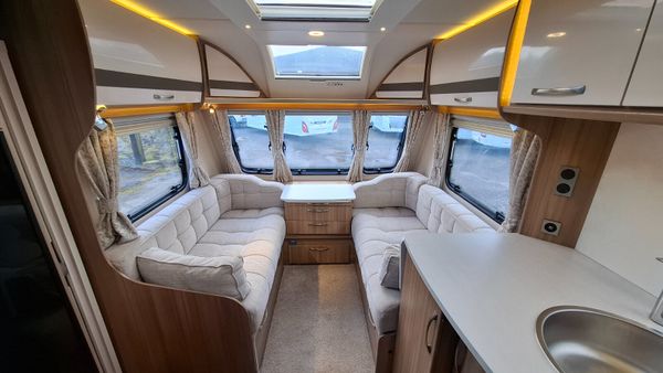 Lunar Clubman SR Island Bed Caravan 384780875