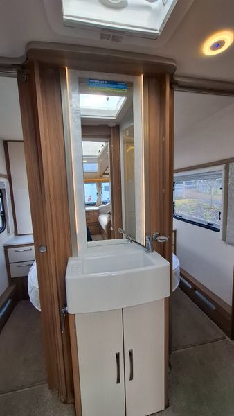 Lunar Clubman SR Island Bed Caravan 384780877