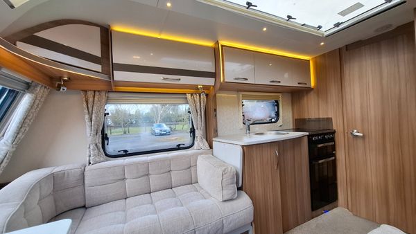 Lunar Clubman SR Island Bed Caravan 384780879