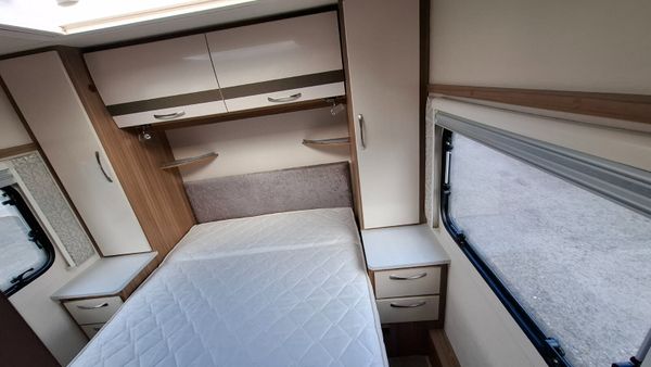 Lunar Clubman SR Island Bed Caravan 384780881